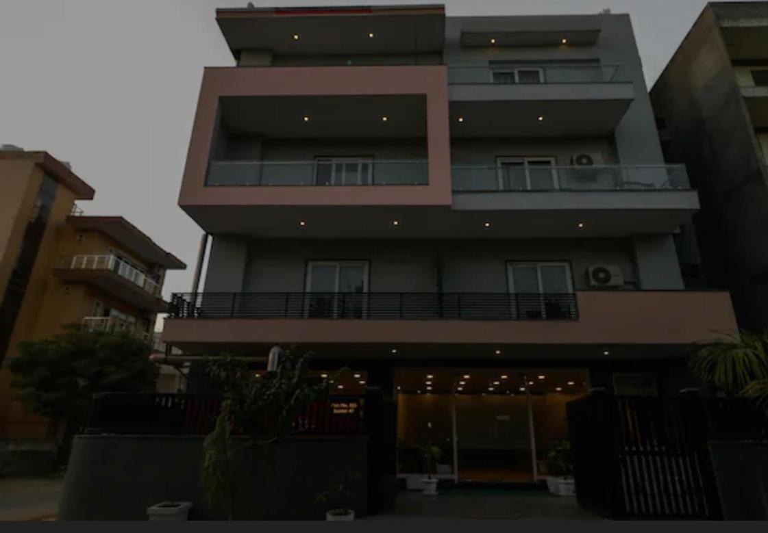 Azure Hotels And Suites Near Medanta Hospital Medicity Sector 47,Sohna Road Gurgaon Exterior photo